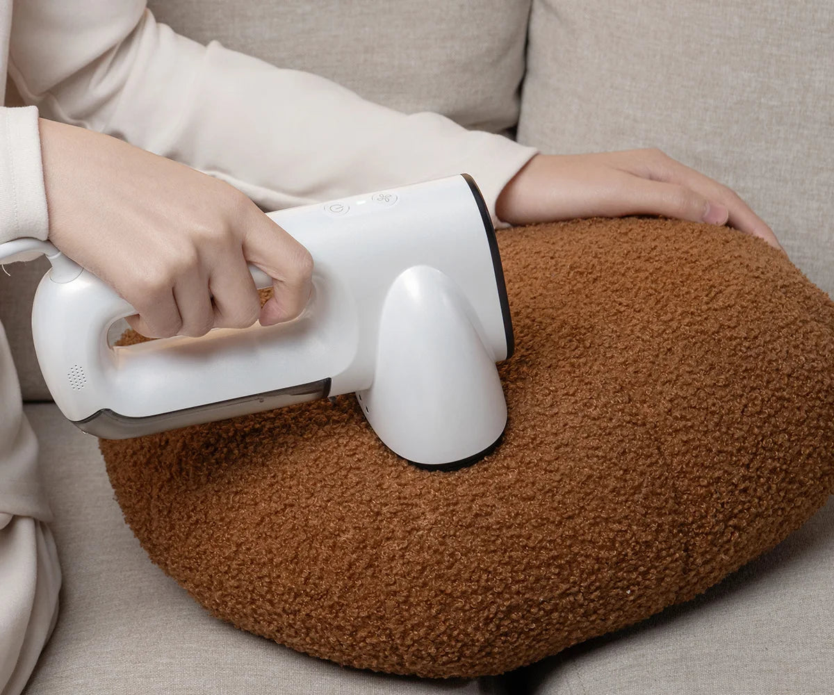 Plancha de vapor portátil con succión automática para ropa.